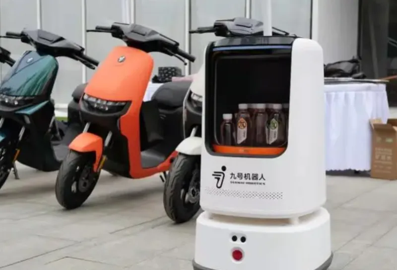 Robot de Livraison de Nourriture Humanoïde