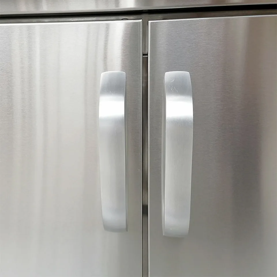 Armoire basse en acier inoxydable à 3 portes avec pieds réglables pour cuisines commerciales