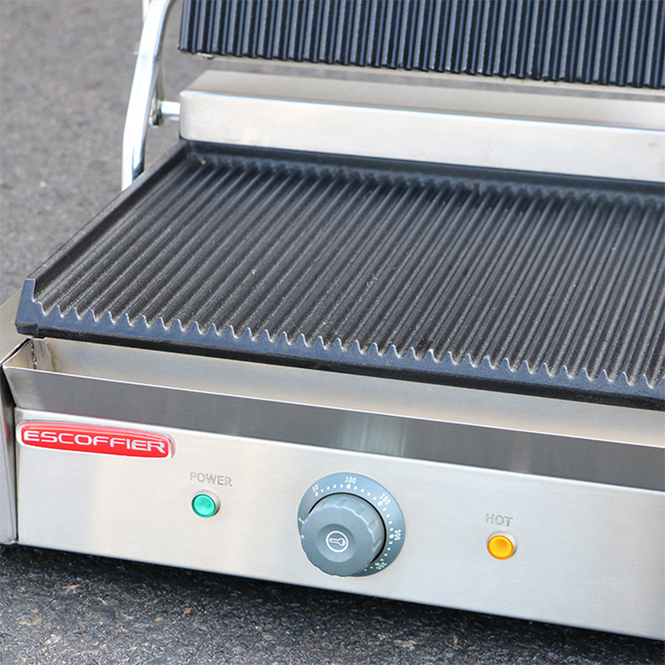 E-DPX-13 Electric Waffle Maker with Removable Plates for Cafés and Bakeries